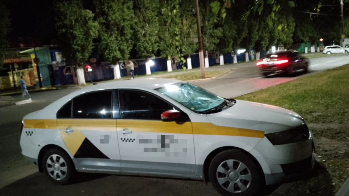 В Кемеровской области таксист нашел карту и устроил шоппинг за счет пассажирки