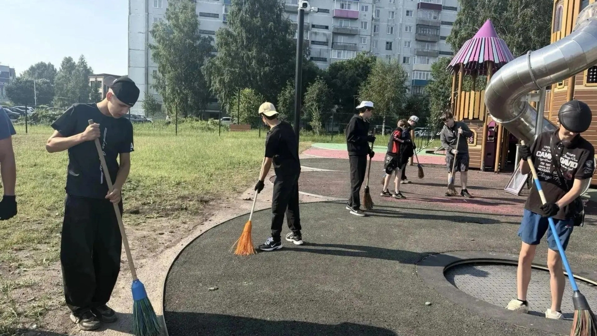 Лицеисты Киселевска навели порядок в парке «Весенний»