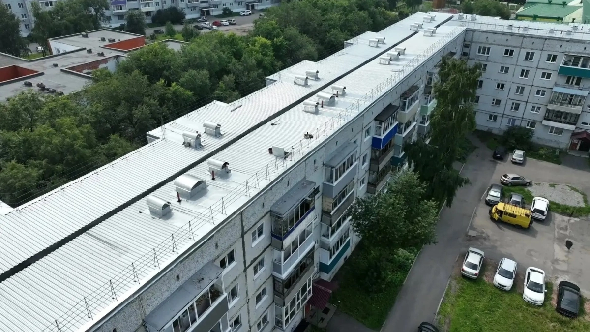 В Киселевске принимают новую кровлю на Пионерской
