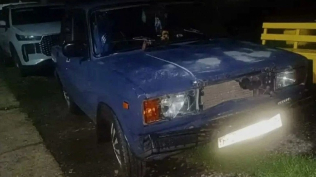 В Кемеровской области бесправник на ВАЗе сбил 14-летнего подростка на питбайке и скрылся