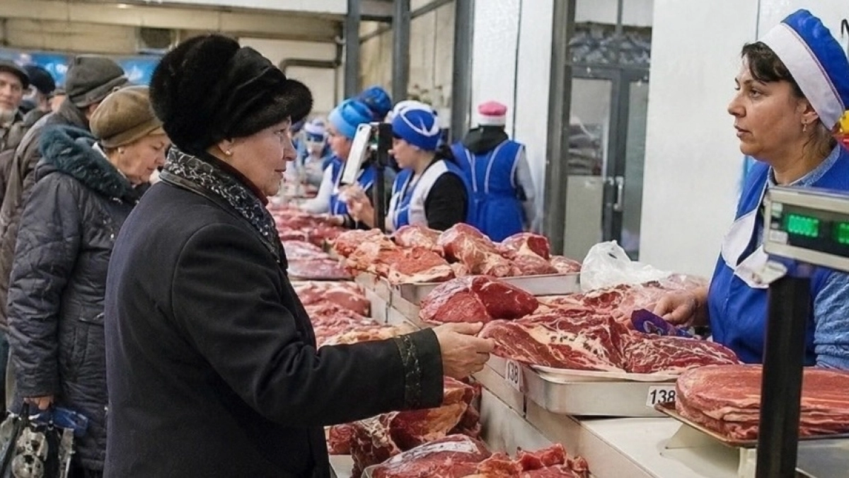 На базаре теперь прохожу мимо такого мяса: узнала, что внутри клей 