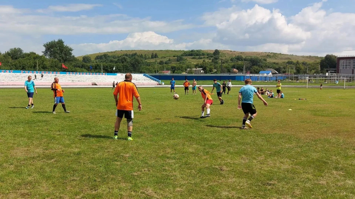 Киселевский «Шахтёр» обошел соперников в футбольном турнире «Путь чемпионов»