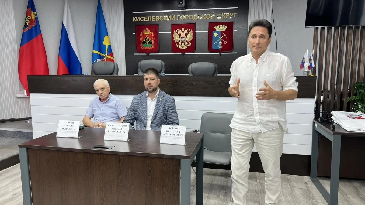 Депутат Госдумы встретился с молодежным парламентом Киселевска
