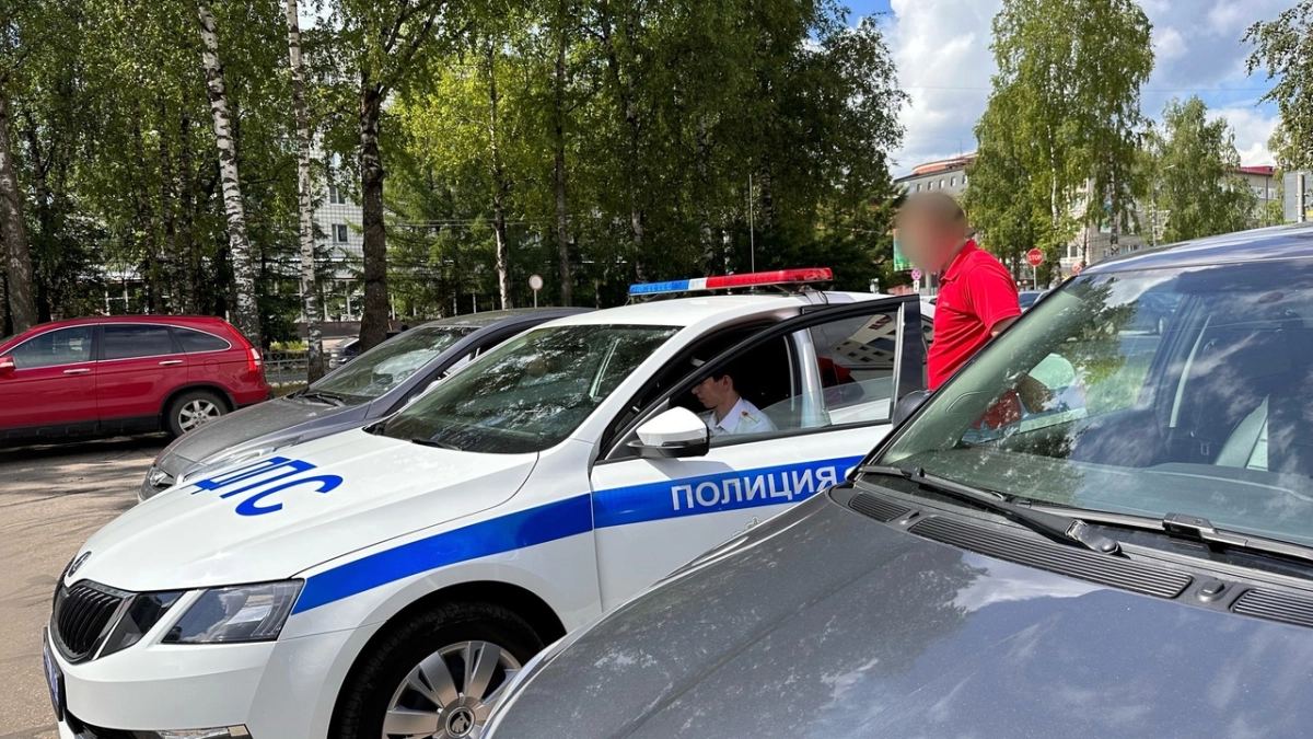В Киселевске водитель оштрафован на 2300 рублей за проезд на красный свет