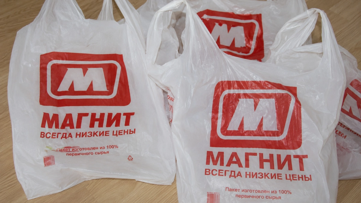 Больше не выбрасываю пакеты из «Магнита»: надеваю на швабру — и уборка идёт совсем иначе 