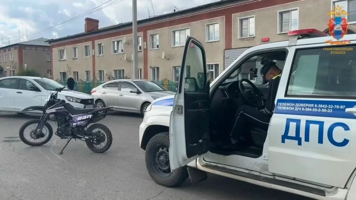 В Кемеровской области инспекторы ДПС остановили 14-летнего водителя питбайка
