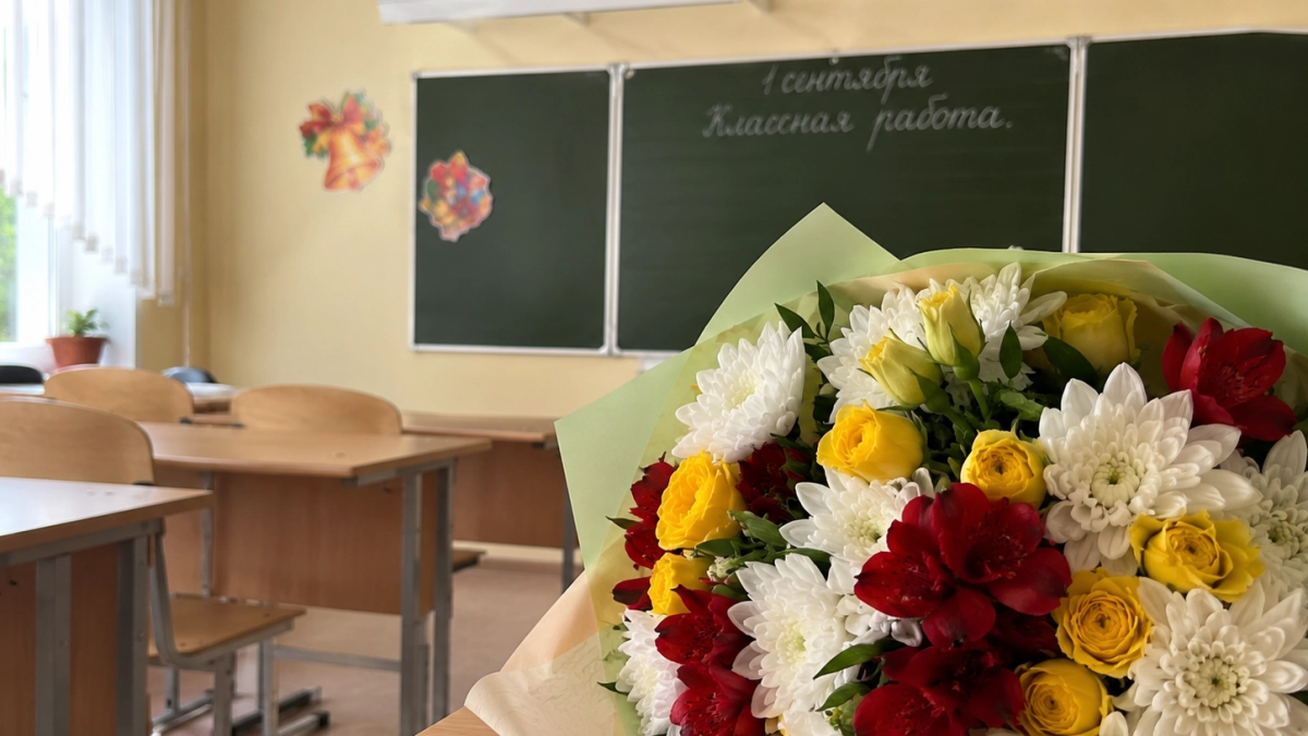 Не ждите ажиотажа 31 августа: простой раствор поможет букету дождаться школьной линейки 