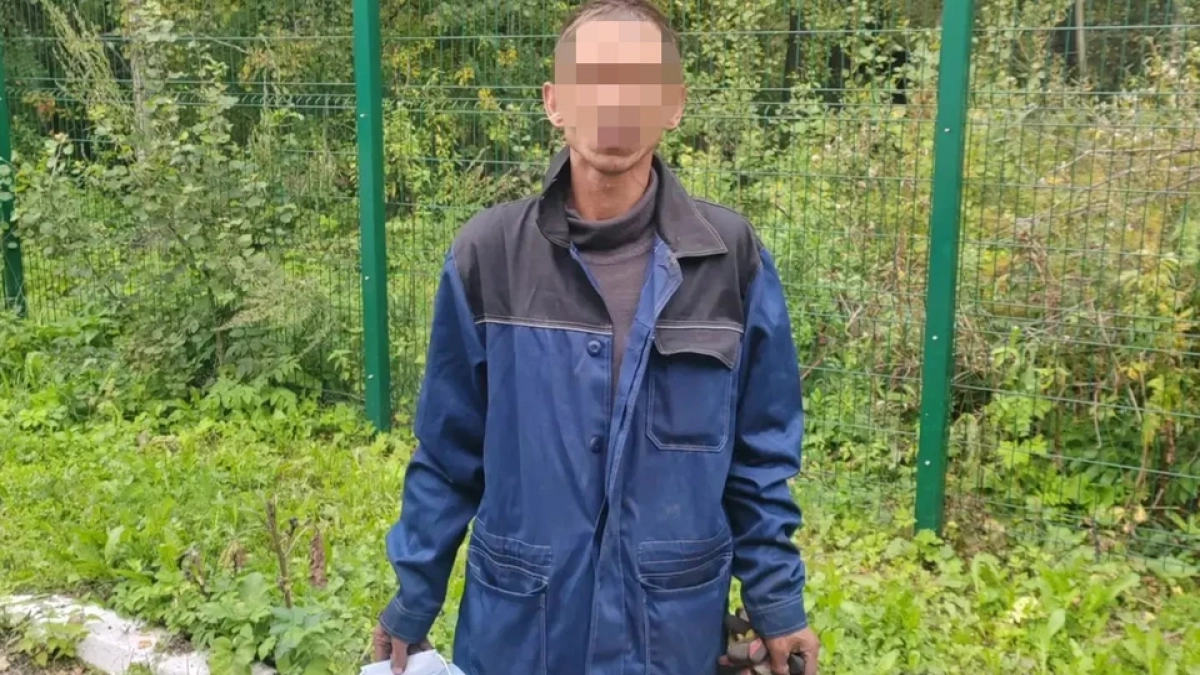В Кемеровской области мужчина разобрал стену гаража и унес чужой инструмент