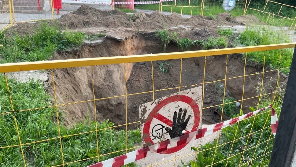В Кемеровской области спасатели подняли мужчину из трёхметрового колодца теплотрассы