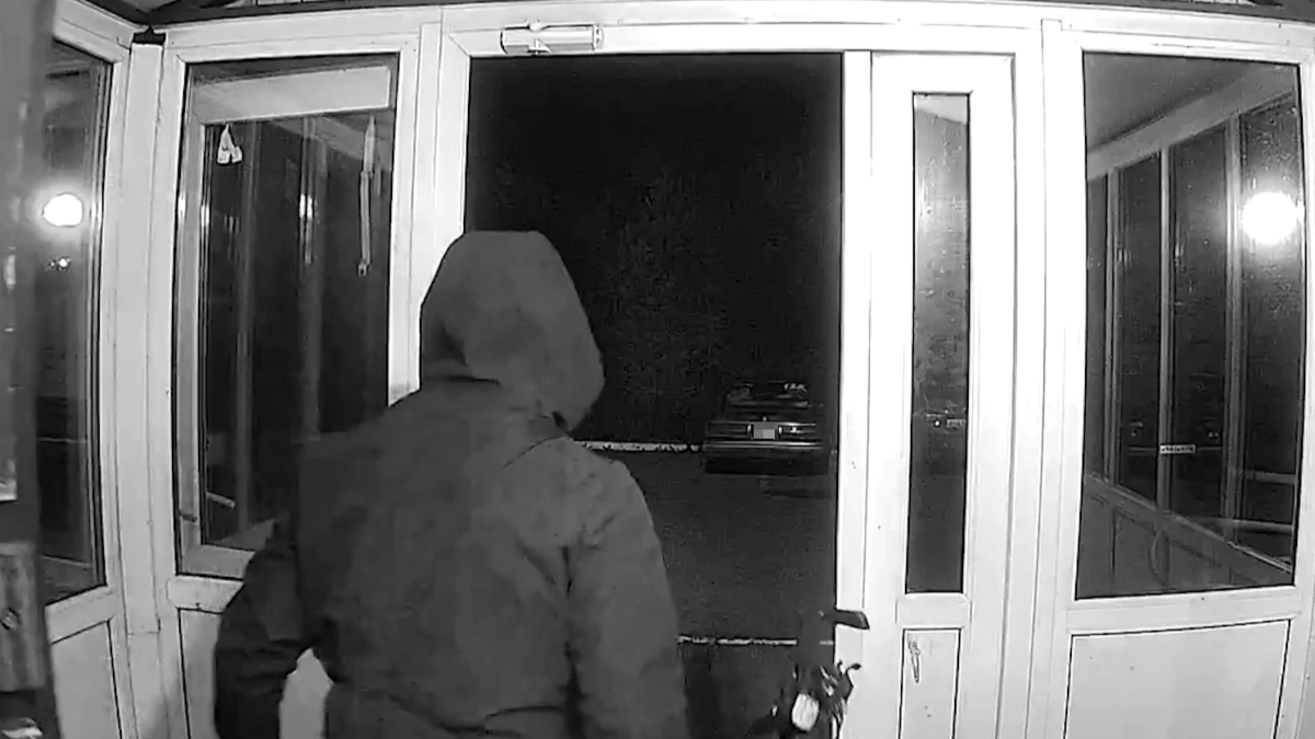 В Кемеровской области молодой человек украл велосипед и бросил его на улице