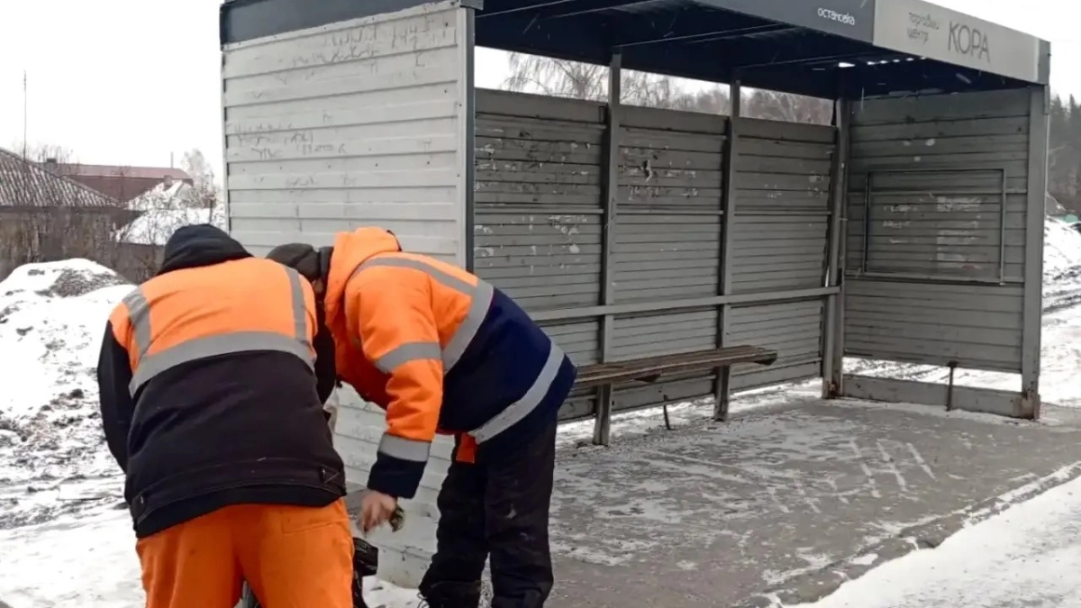 В Киселевске городские службы приводят в порядок остановки и тротуары