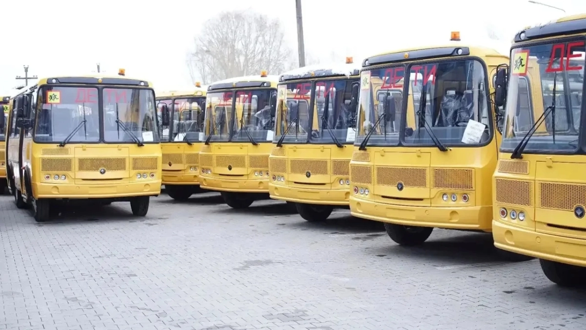 Для отдаленных школ Кемеровской области приобрели 18 автобусов 