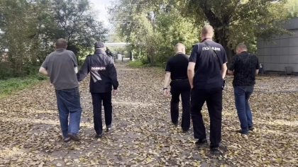 В Кемеровской области незнакомый мужчина унес на руках мальчика со двора